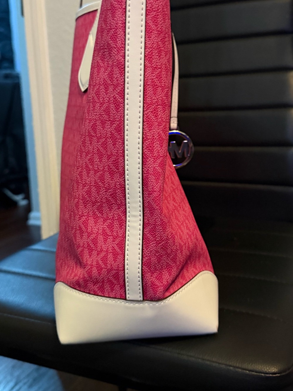 Michael Kors Fuchsia and White Tote with Pouch - Picture 7 of 11